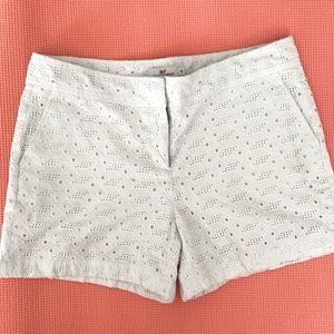 Vineyard vines white lace shorts